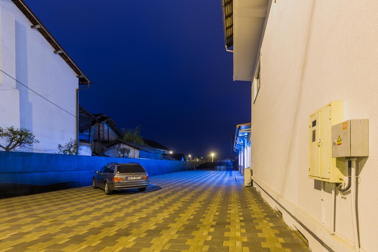 Hotel Raxand Residence Mioveni Екстер'єр фото