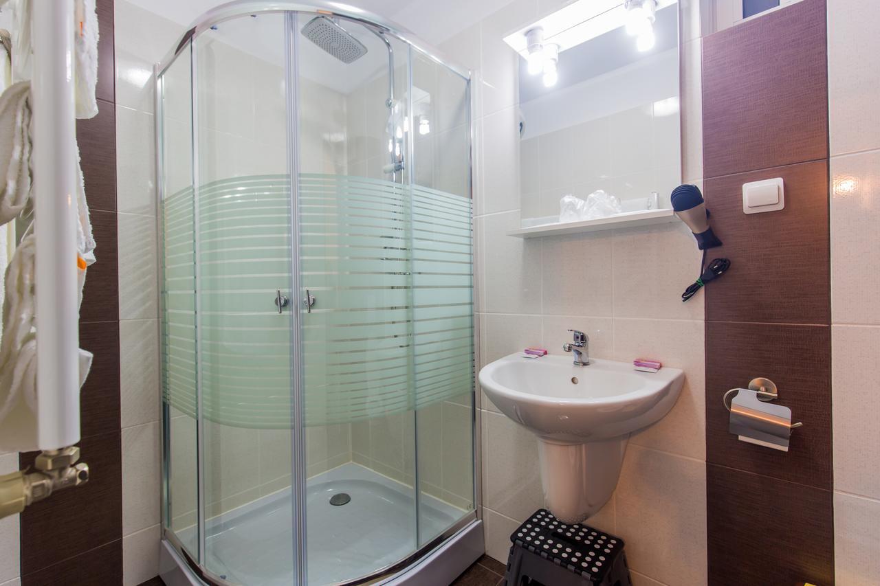 Hotel Raxand Residence Mioveni Екстер'єр фото