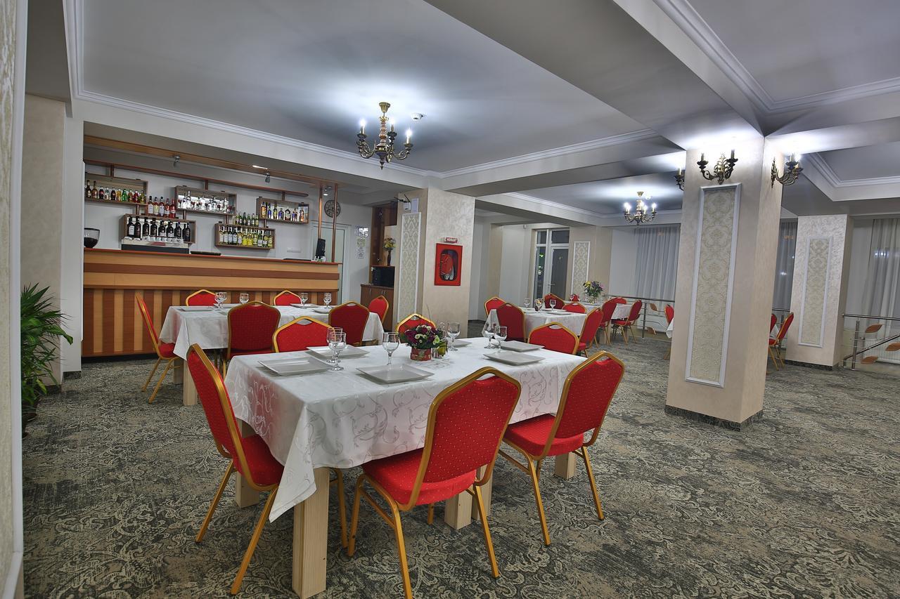 Hotel Raxand Residence Mioveni Екстер'єр фото