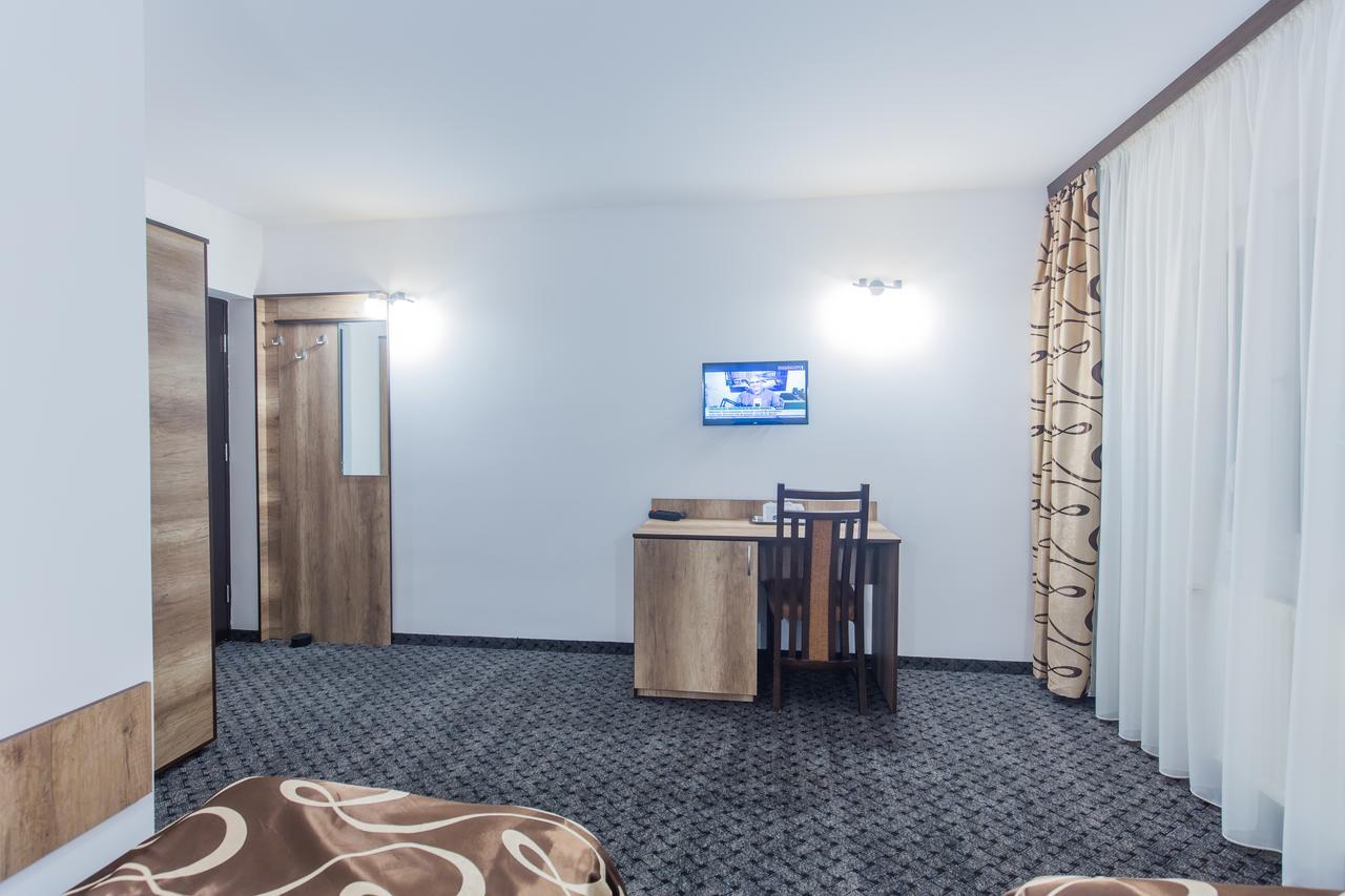 Hotel Raxand Residence Mioveni Екстер'єр фото