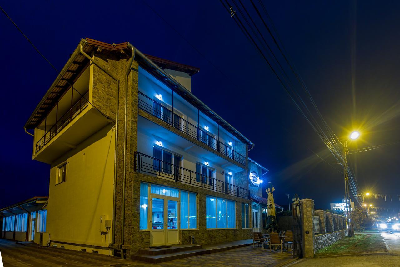 Hotel Raxand Residence Mioveni Екстер'єр фото