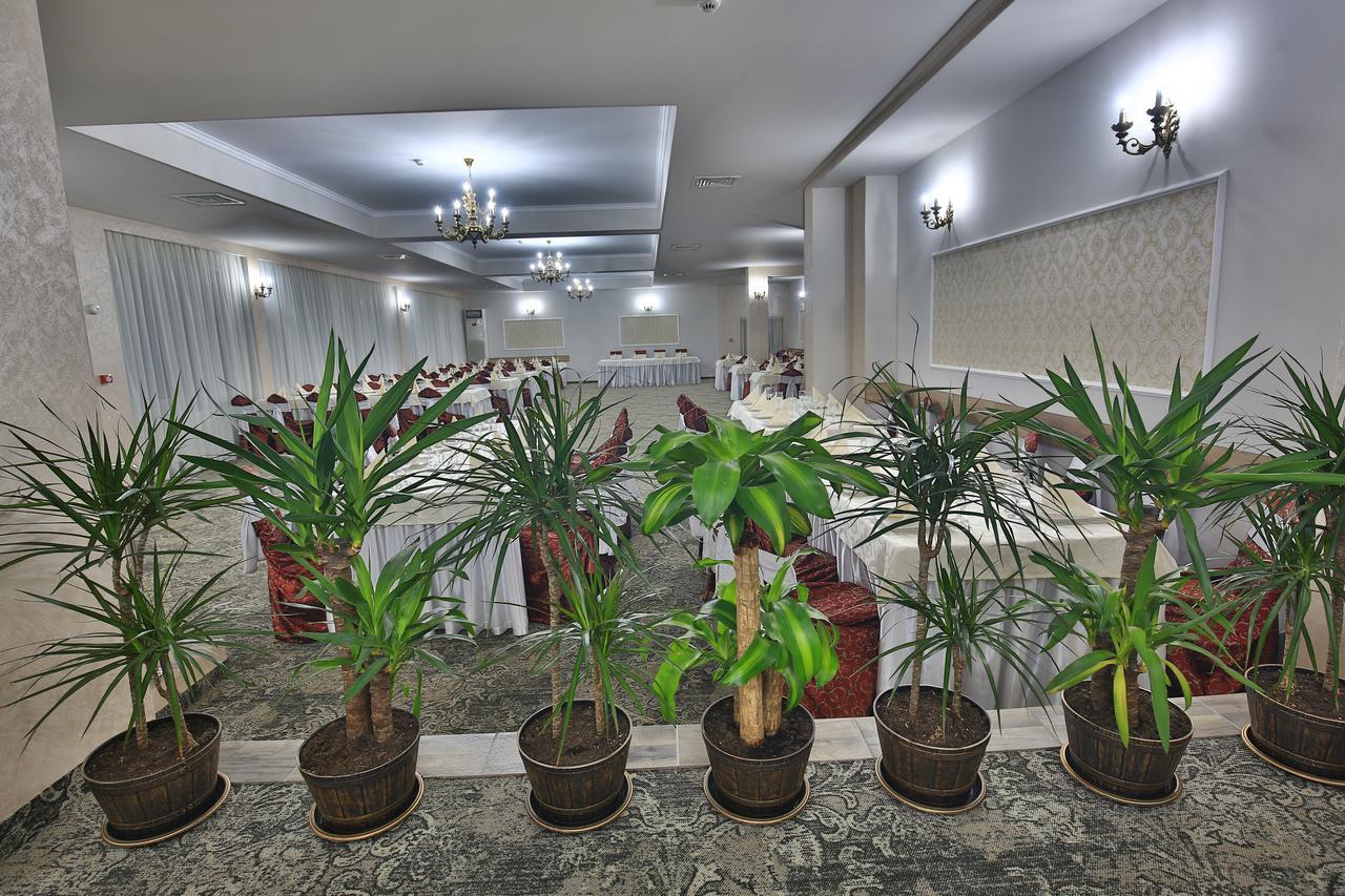 Hotel Raxand Residence Mioveni Екстер'єр фото